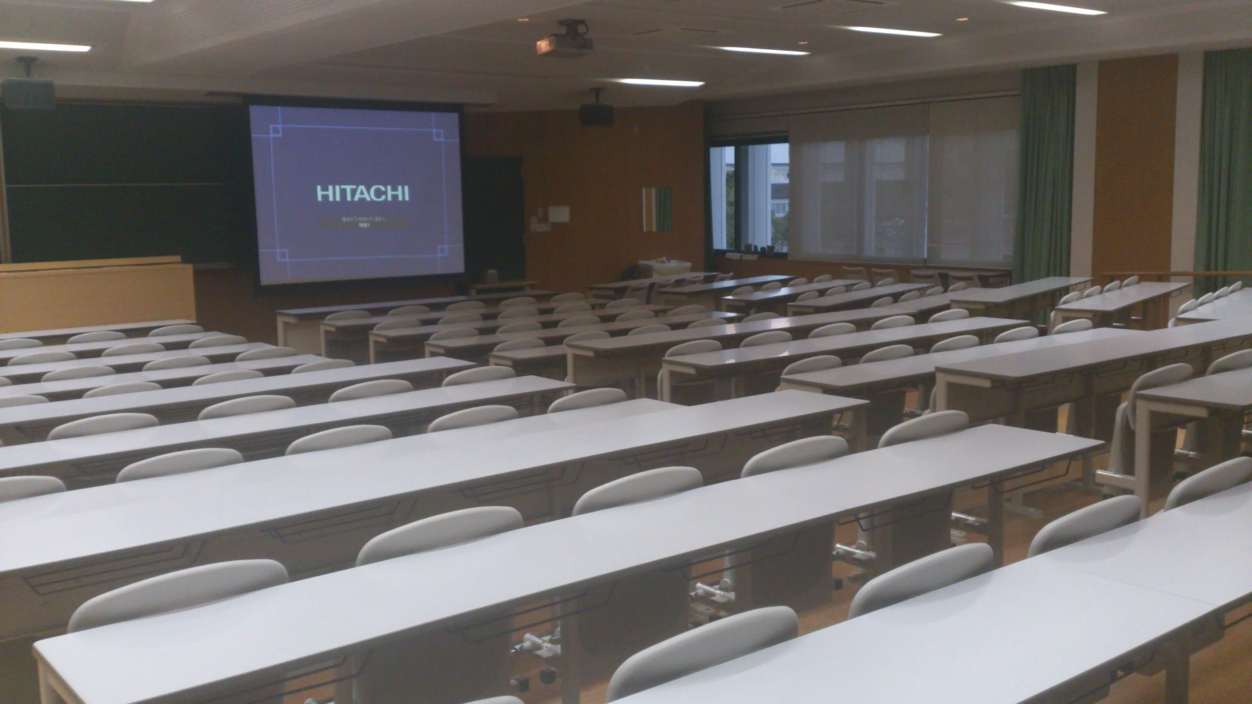 後ろから右側を見た場合